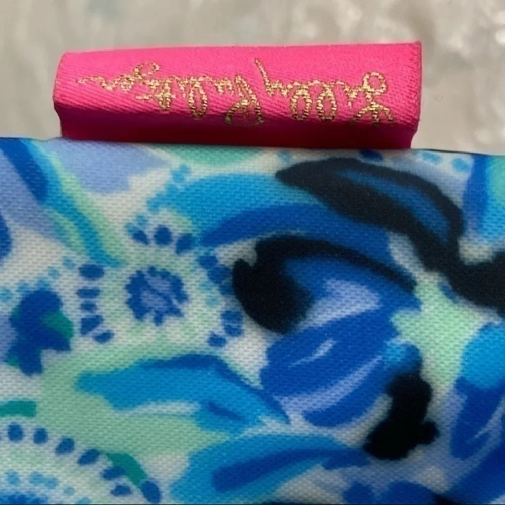 Lilly Pulitzer blue cosmetic bag pouch